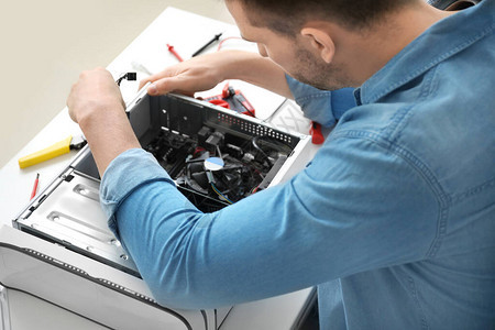 計算機維修技術員在個人電腦上的工作及技能要求